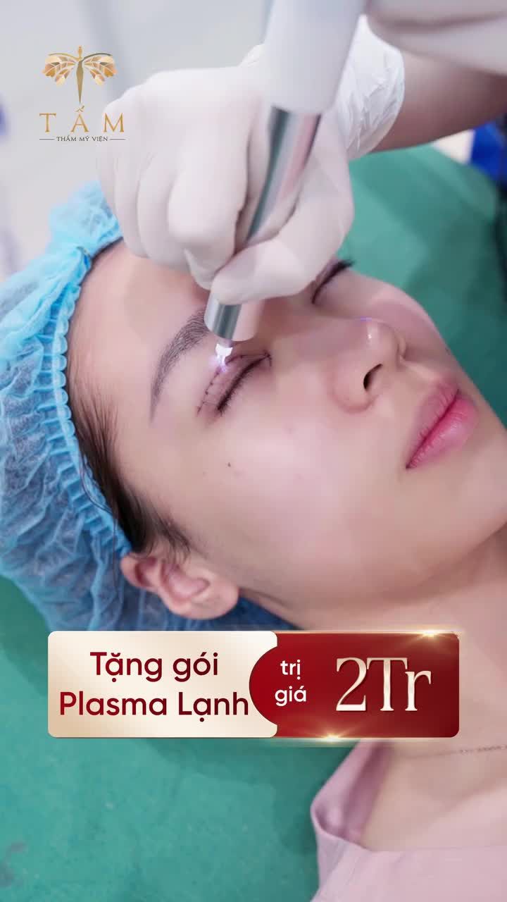 "Em không nói không ai biết là em cắt mí, mọi người chỉ biết là xinh lên" - Cô nàng chia sẻ.