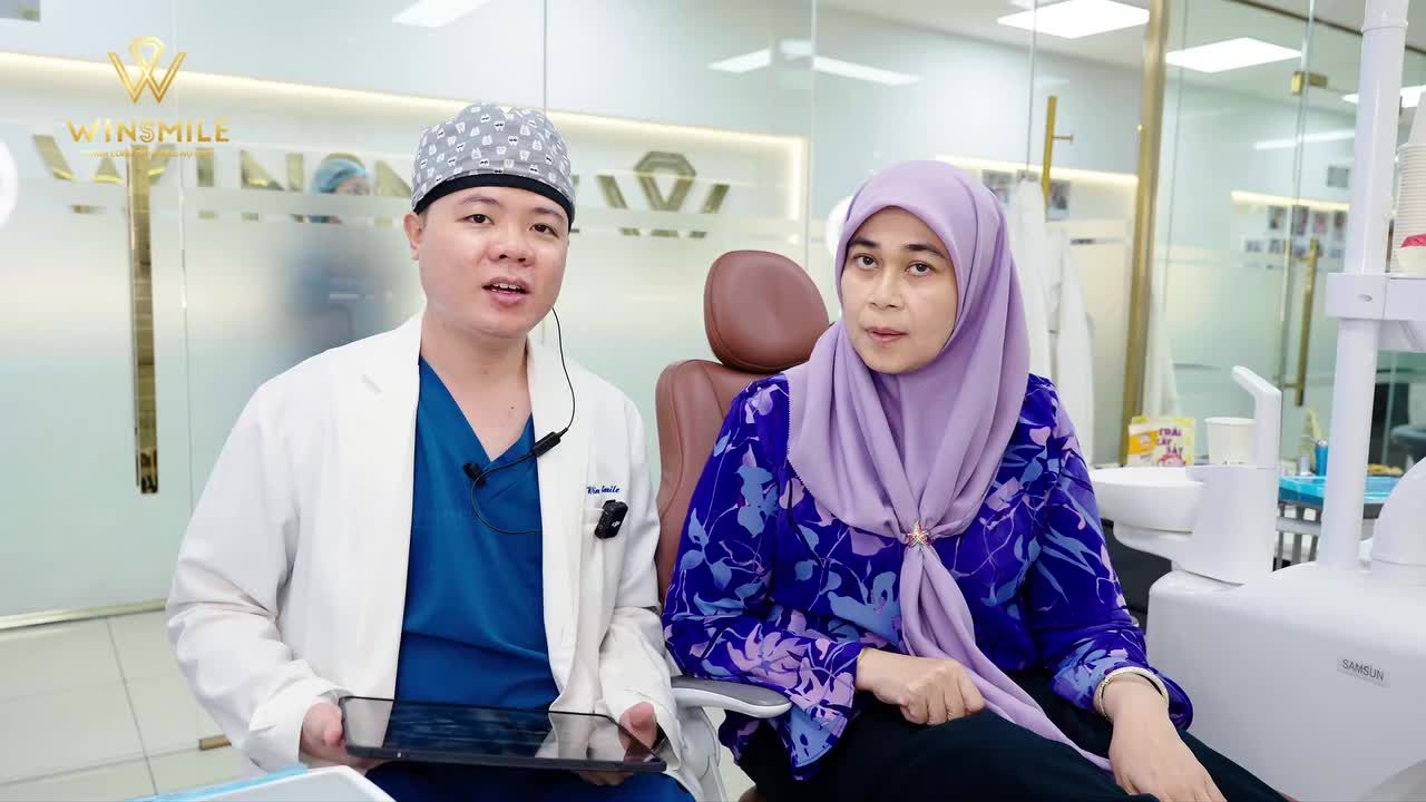 Hơn 10 năm sâu hỏng răng hàm cũng là hơn 10 năm chị Siti Suraya chịu đựng những bất tiện, khó ăn trong ăn uống và sinh hoạt hàng ngày.