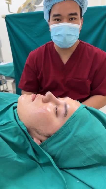 CASE NÂNG MŨI CẤU TRÚC SỬA LẠI – LỘT XÁC NGOẠN MỤC
