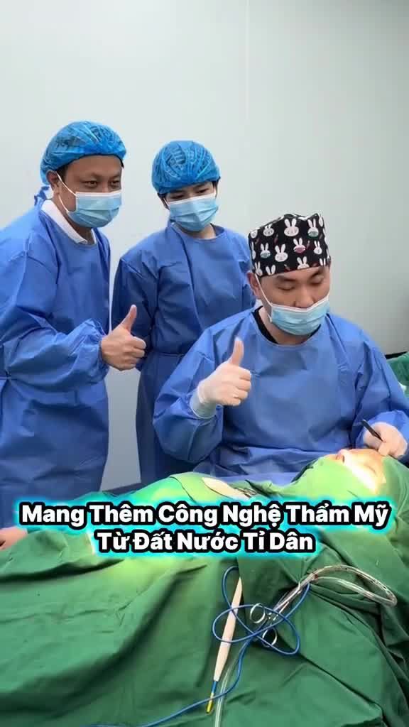 THS-BS NGUYỄN TIẾN HUY VÀ CHUYẾN CÔNG TÁC THƯỢNG HẢI: CUỘC HỘI NGỘ CỦA NHỮNG BẬC THẦY THẨM MỸ