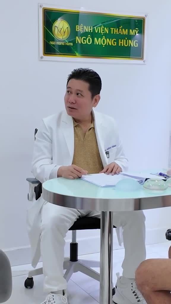 Lý do Bác Hùng phân tích tình trạng KH nâng cấp V1 cho cả bạn trai của cổ nghe?