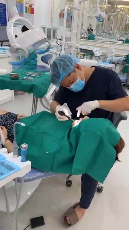 CA NHỔ RĂNG HÀM SÂU VỠ LỚN