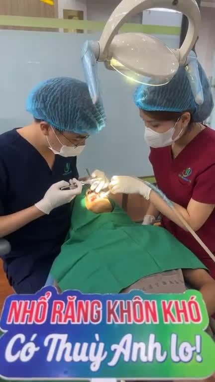 Ca nhổ răng khôn 28 mọc lệch má bị sâu vào tuỷ gây buốt, đau nhức cho khách hàng tại cơ sở Phổ Yên