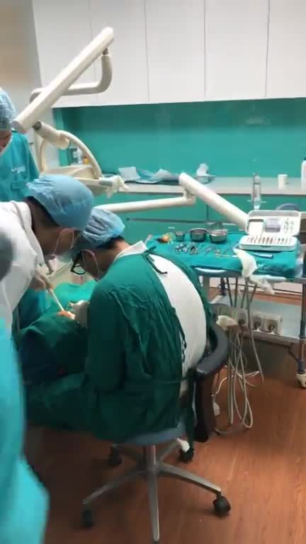 CẤY GHÉP IMPLANT TỨC THÌ CHO KHÁCH HÀNG U40