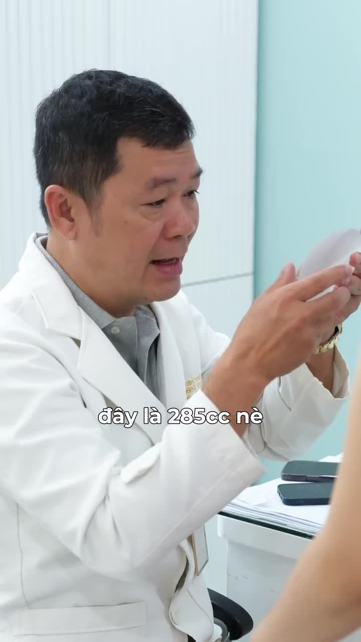 Đẹp mà chẳng cần "đua" size túi. Đừng chạy theo số đông, hãy chọn size túi dành riêng cho vóc dáng mình.