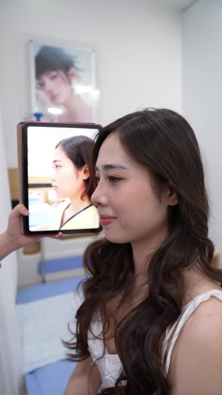 Từng không dám chụp góc nghiêng vì chiếc mũi kém hài hòa...Sau 1 tháng, cô gái trẻ đã tự tin khoe trọn mọi góc mặt. Cùng xem kết quả tái khám trong livestream hôm nay!