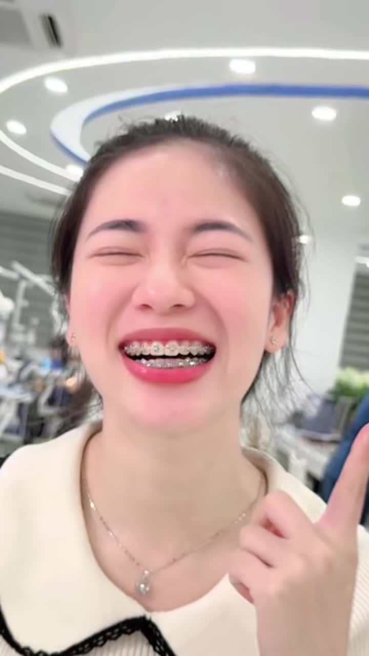 TỪ CÔ GÁI HÔ, KHỚP CẮN LỆCH ĐẾN NỤ CƯỜI TỰ TIN RẠNG RỠ