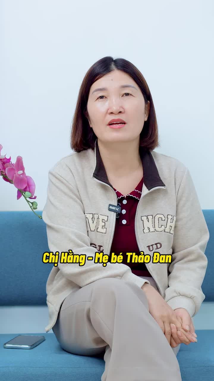"Thấy con còn bé như thế mà đã rất tự ti, không dám cười..."