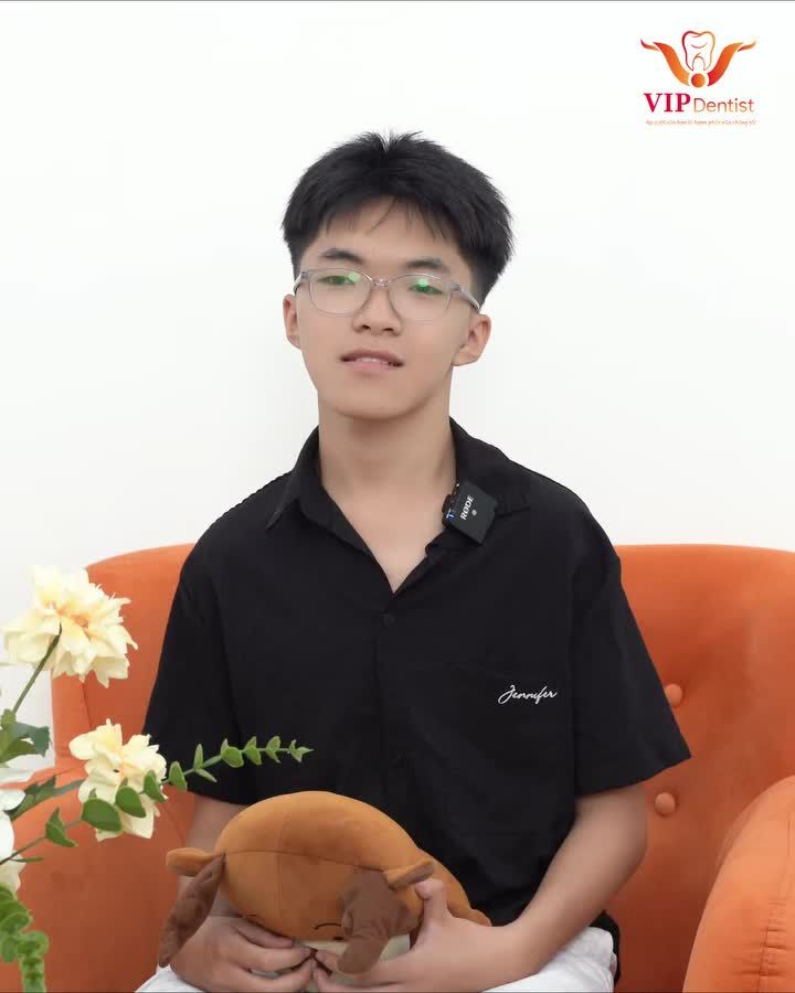 Được 1 bác sĩ ở quê, giới thiệu lên bác sĩ Huyền làm cho yên tâm, nên gia đình bạn Cao Xuân Bách đã đặt trọn niềm tin khi đưa bạn lên Hà Nội niềng răng tại nha khoa Vip Dentist của bác sĩ Huyền.