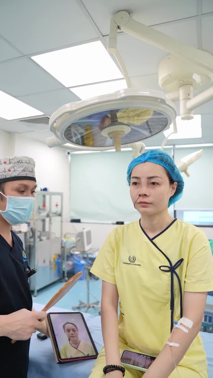 Giải cứu mũi hếch, co rút nặng sau 8 năm