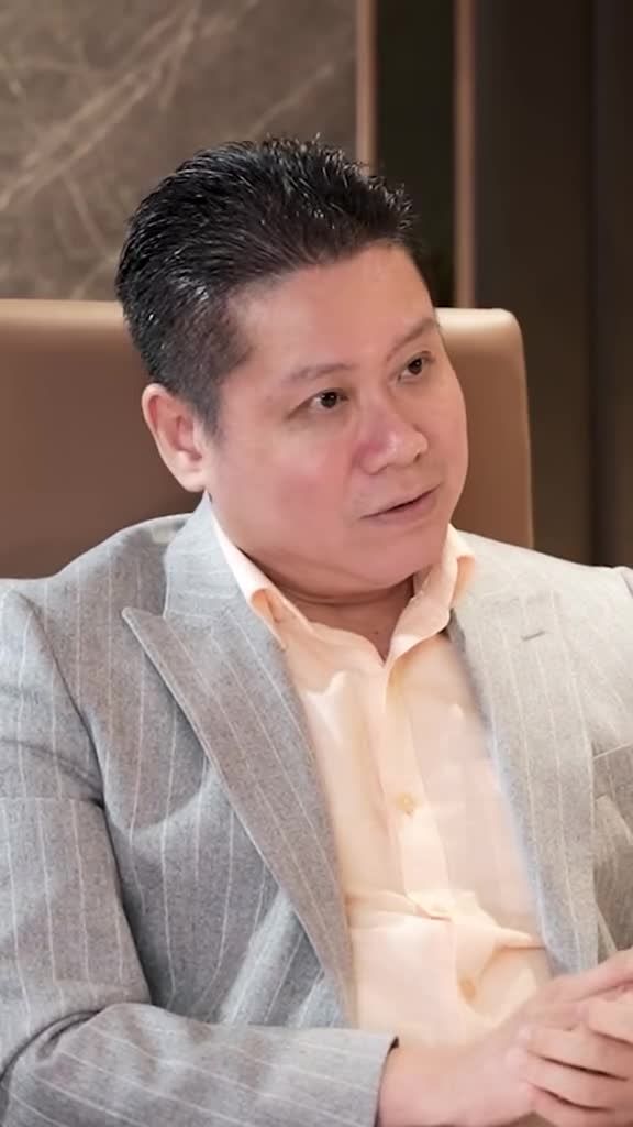 “Bác Hùng sướng quá, ngày nào cũng được khám V1…”?