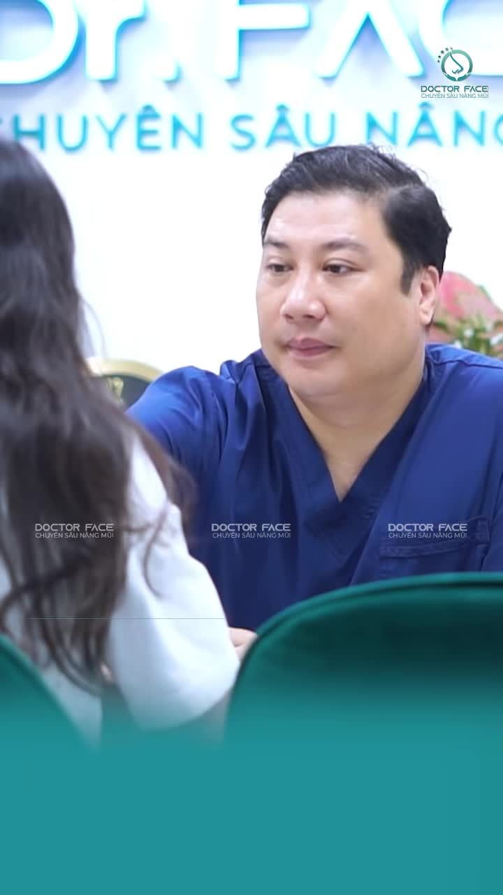 “Đã rất mong chờ vì khi tư vấn, đã chia sẻ hết những điều mình mong muốn. Nhưng đến ngày thực hiện lại là một bác sĩ khác, lúc đó chỉ còn lo: mình đang đặt niềm tin vào ai đây?”