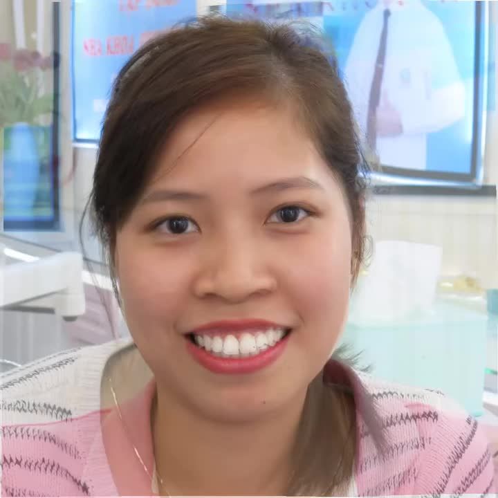 Một nụ cười có thể thay đổi cả thần thái.