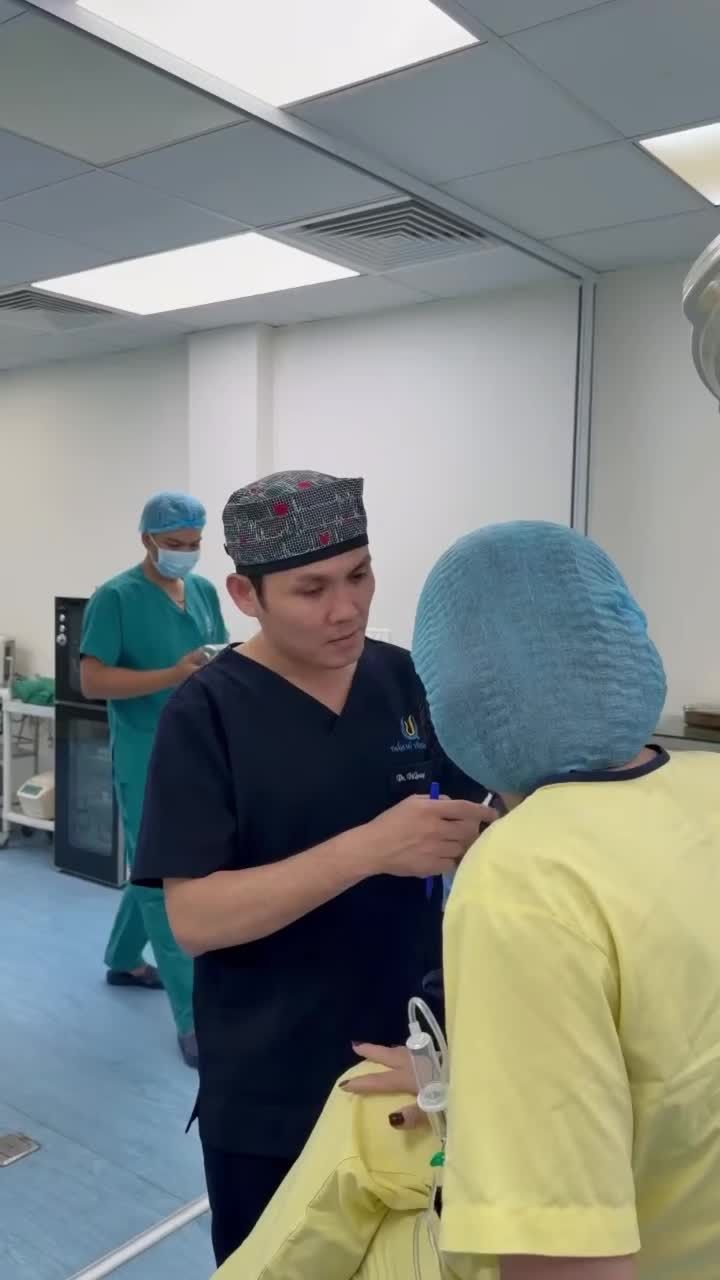 Hôm nay cùng Dr Vũ Quang đo vẽ và trò chuyện 1 chút trước làm với vị khách đặc biệt hnay nhé, cả nhà hãy đón chờ sự thay đổi của chị ấy dưới CMT nha