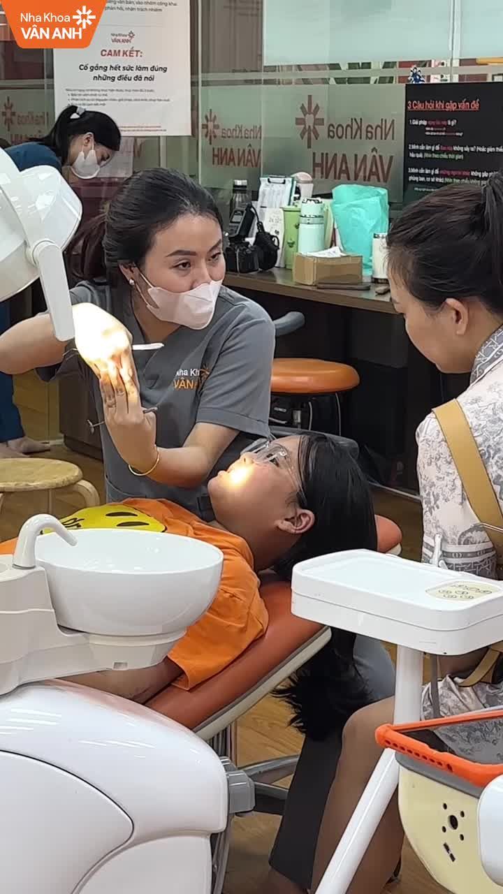 BỐ MẸ KHÔNG NGẠI ĐẦU TƯ ĐỂ CON CÓ MỘT HÀM RĂNG ĐỀU ĐẸP, MỘT NỤ CƯỜI TỰ TIN HƠN.