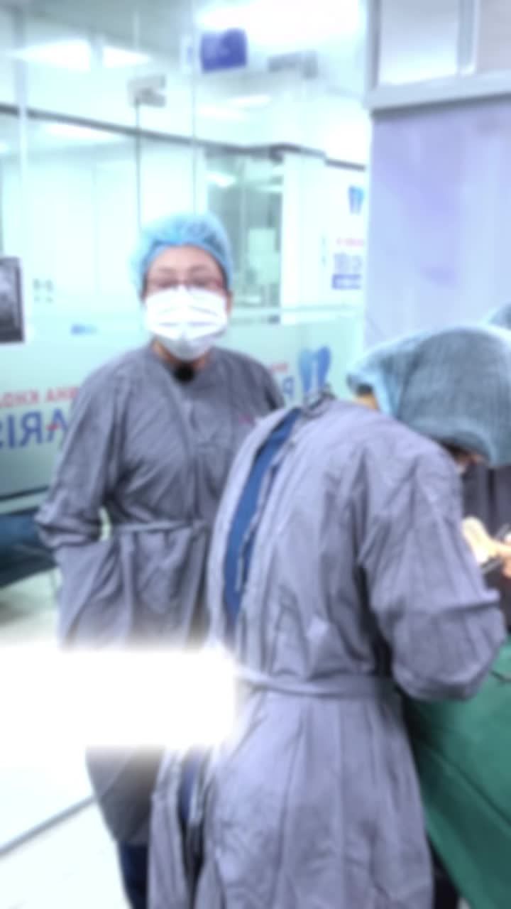 "MAY MẮN LỚN NHẤT CỦA CÔ LÀ ĐƯỢC CON ĐƯA ĐI TRỒNG RĂNG SỚM..."