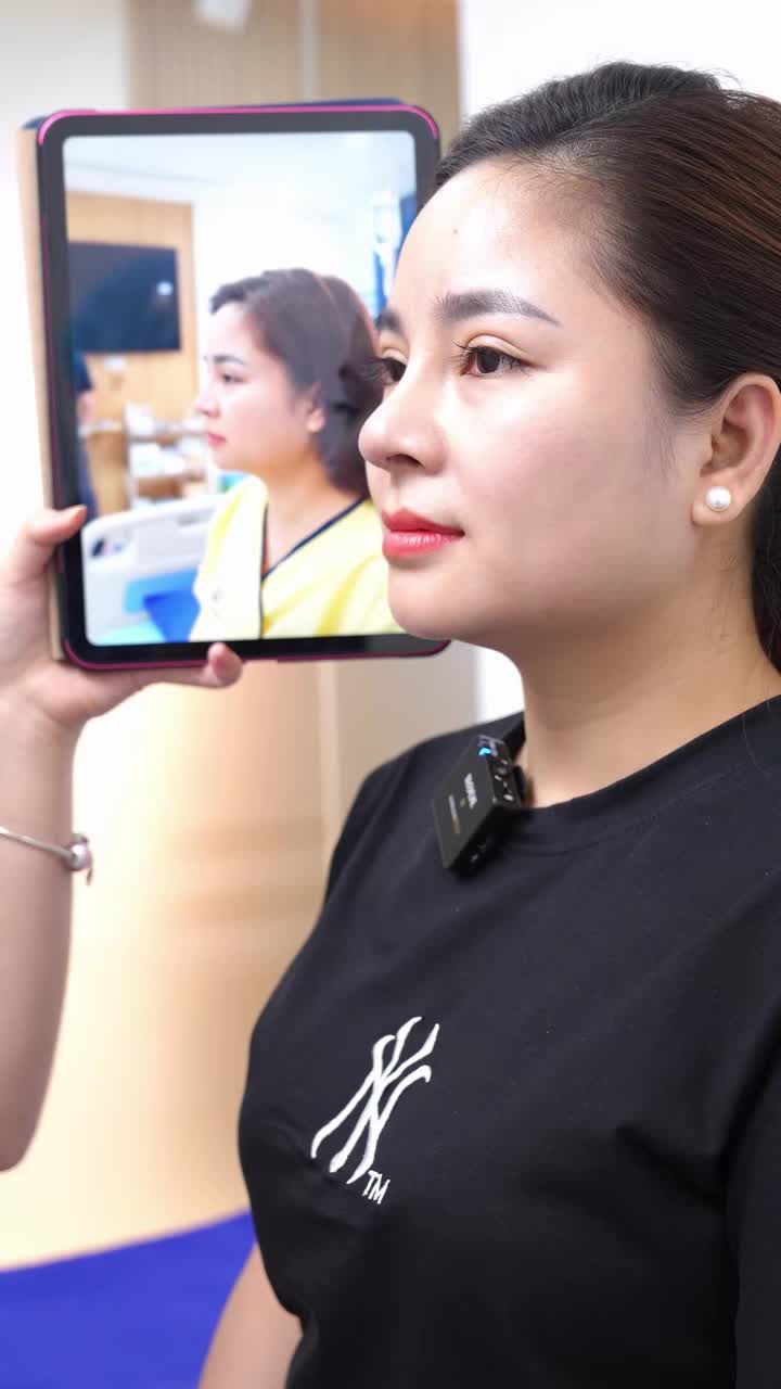KH: "Chị mới nâng mũi xong được ba ngày đã lộc lá kiếm lại được tiền gấp đôi cái mũi rồi" trộm vía quá