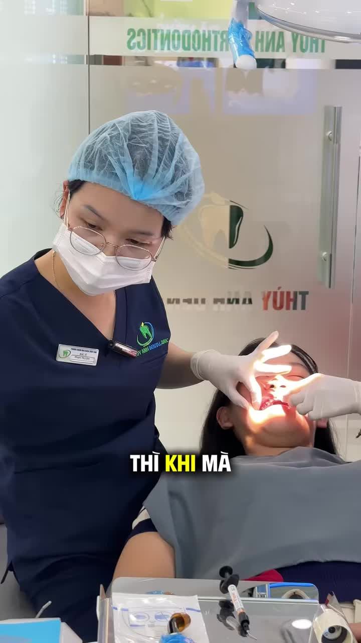 ĐỨT DÂY CUNG KHI NIỀNG RĂNG – CẦN LÀM GÌ TRƯỚC KHI ĐẾN GẶP BÁC SĨ?