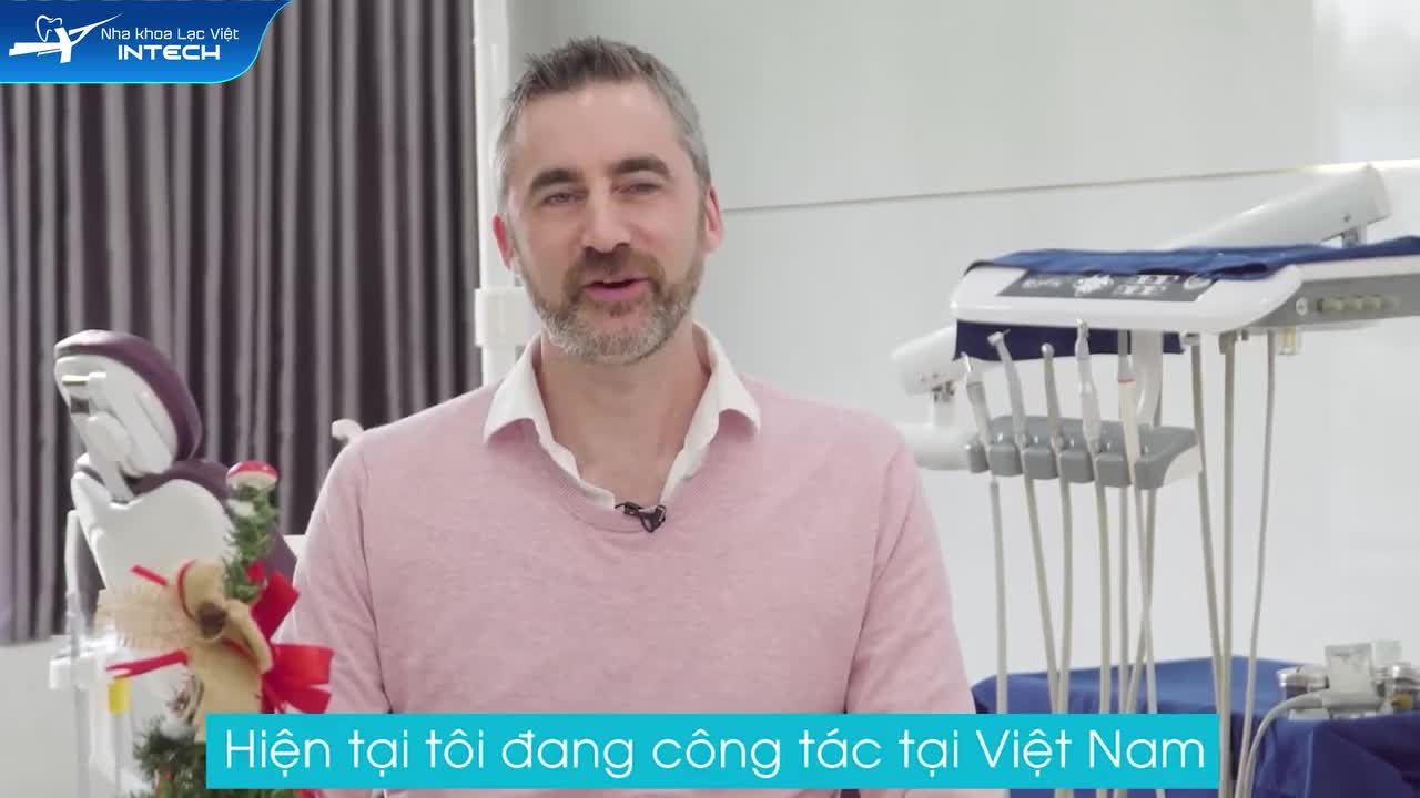 CHUYÊN GIA TÀI CHÍNH NGƯỜI ICELAND CHỌN LẠC VIỆT INTECH ĐỂ TRỒNG RĂNG IMPLANT