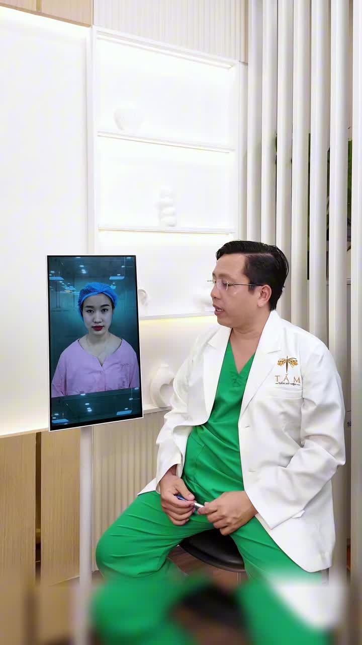 Từng do dự vì sợ "dao kéo", sợ đau, sợ mí bị cắt hỏng, nhưng giờ đây chị H.T đã có thể nở nụ cười hạnh phúc với nếp mí tự nhiên, hài hòa với gương mặt.