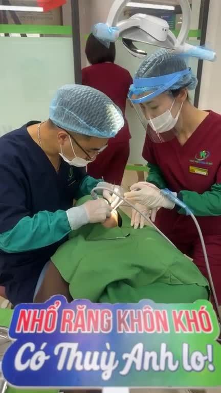 Ca nhổ răng khôn số 38 mọc kẹt, lợi trùm gây giắt thức ăn, đau nhức cho khách hàng