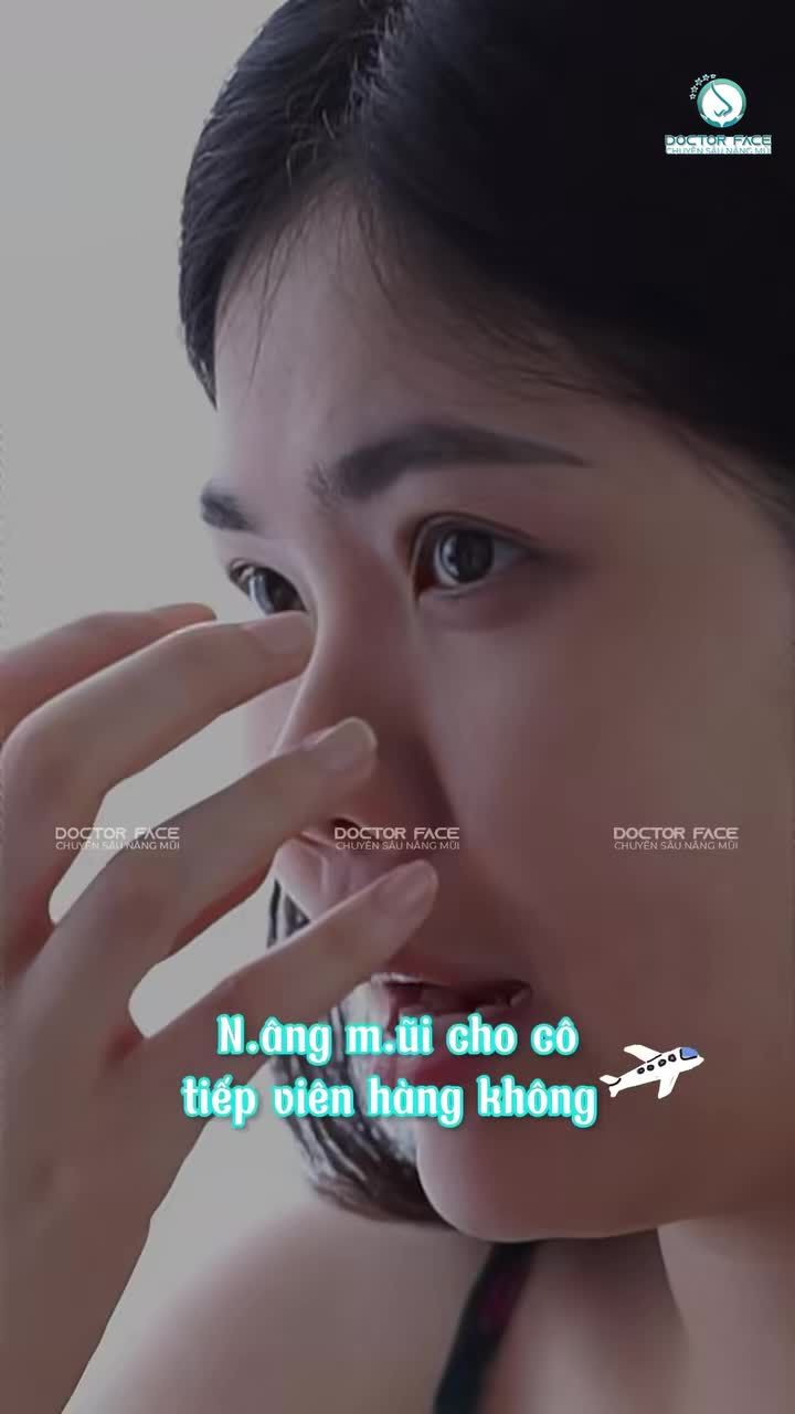 Có ai nhìn dáng mũi nâng mới 6 ngày của cô tiếp viên hàng không này mà bị mê không?