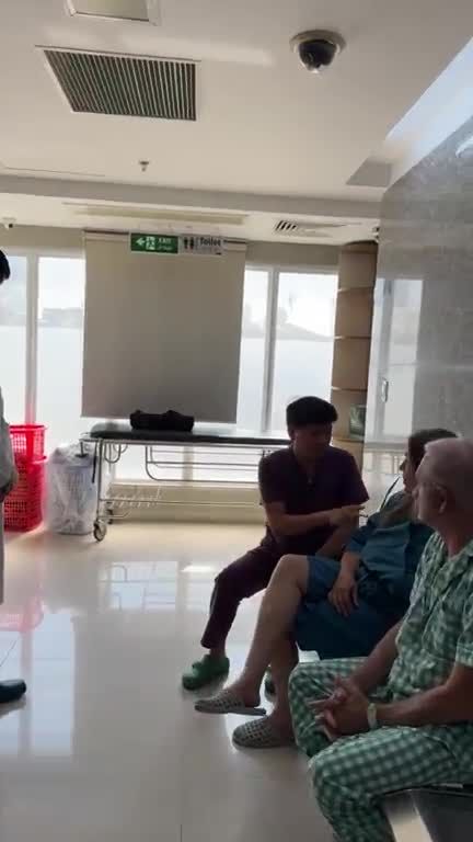 KINH NGẠC: 2 anh em người Mỹ U70 rủ nhau đến Việt Nam gặp Bác sĩ Tú Dung CẢI LÃO HỒI XUÂN với combo CĂNG DA MẶT, CỔ, TRÁN và Nâng cấp V1