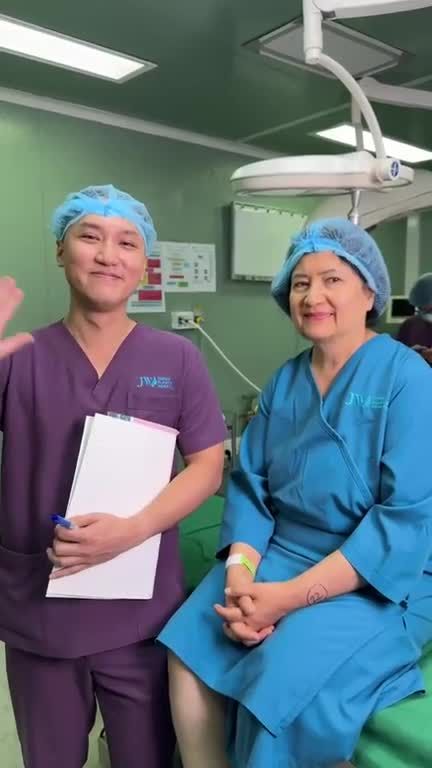 Bác sĩ JW đo vẽ từng milimet giúp U70 Việt kiều Thuỵ Điển có đôi mắt TRẺ 0 TUỔI với COMBO TRẺ HOÁ MẮT TOÀN DIỆN