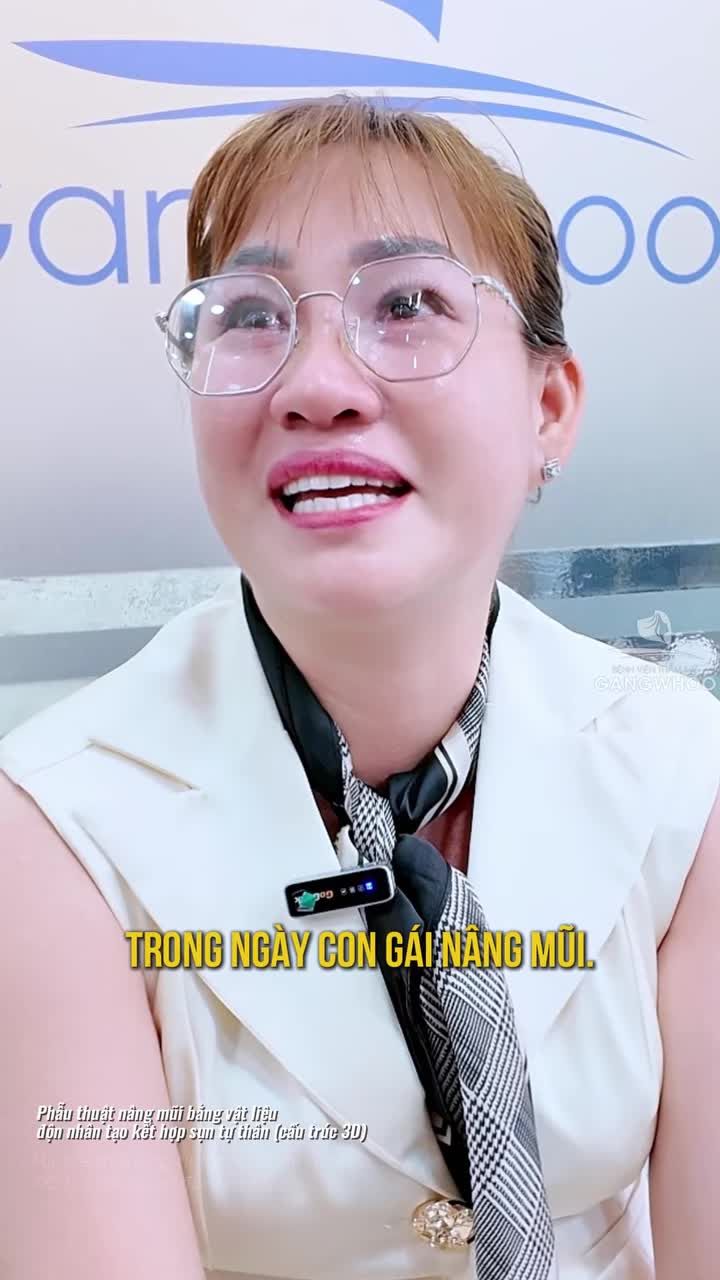 Sự lo lắng của người mẹ khi con gái bé nhỏ thực hiện phẫu thuật