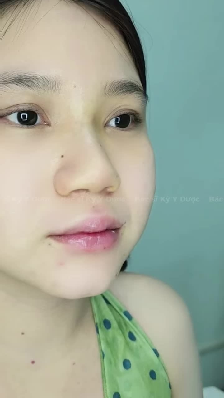 Feedback filler môi Mới thoa son bóng thôi mà hiệu ứng môi đã căng mọng cỡ đó