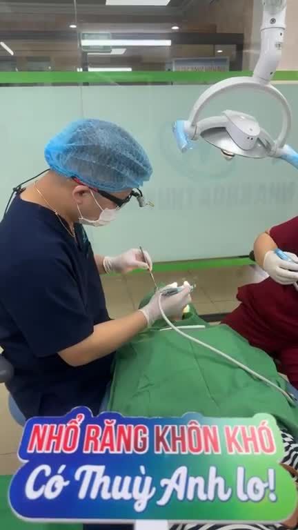 Ca nhổ răng khôn số 18 mọc lệch má, bị sâu lớn gây đau buốt cho khách hàng