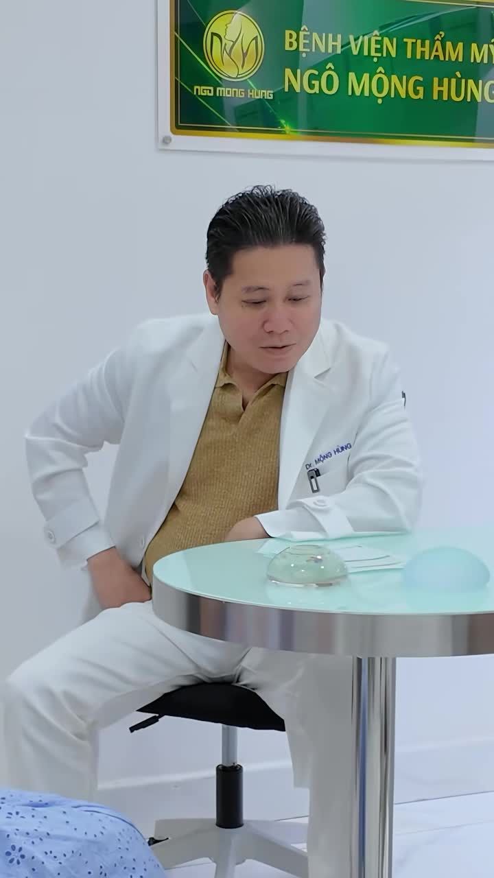 Anh chồng dắt vợ nhỏ hơn 19 tuổi đi nâng cấp V1!