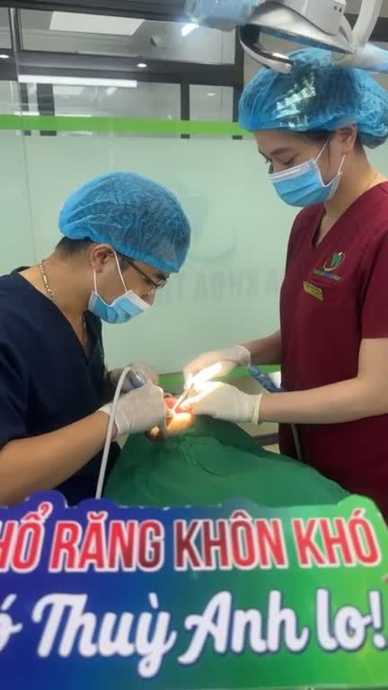 Ca nhổ răng khôn số 48 mọc lợi trùm gây đau nhức cho khách hàng