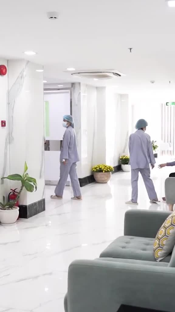 Đợi sinh con rồi mới nâng ngực?
