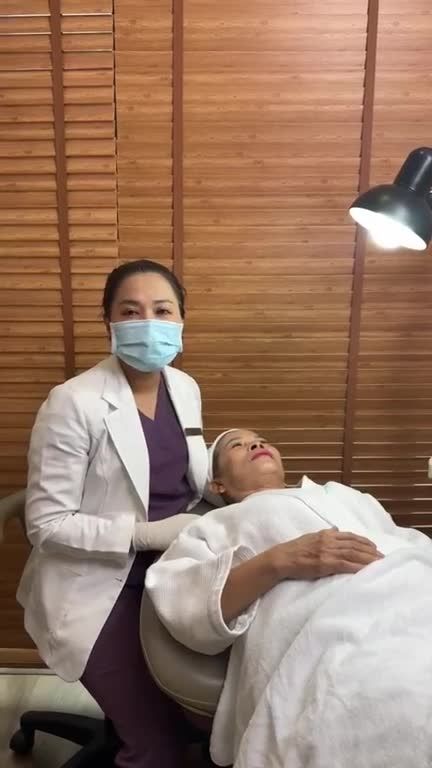 Quý bà U70 Sài Thành đến JW t.i.ê.m MESO thay DA CĂNG BÓNG, thoát kiếp DA NHĂN NHEO, LÃO HOÁ