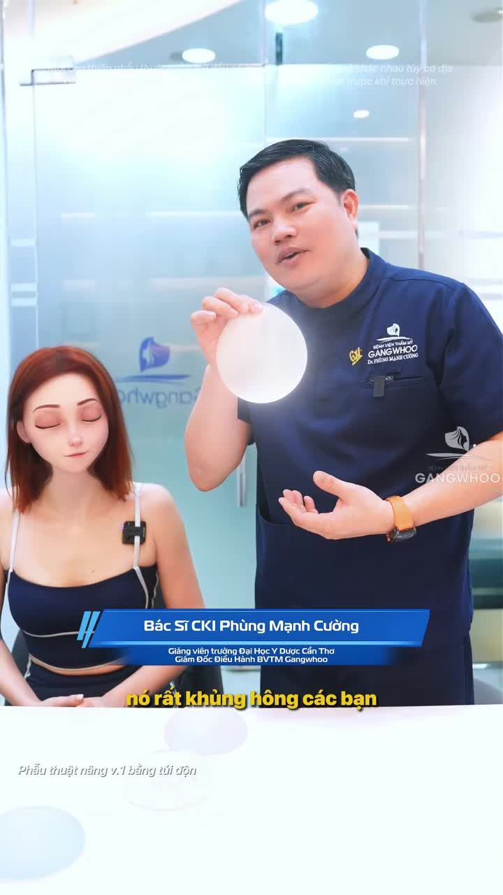 Khách hàng quốc tế chọn size túi khổng lồ