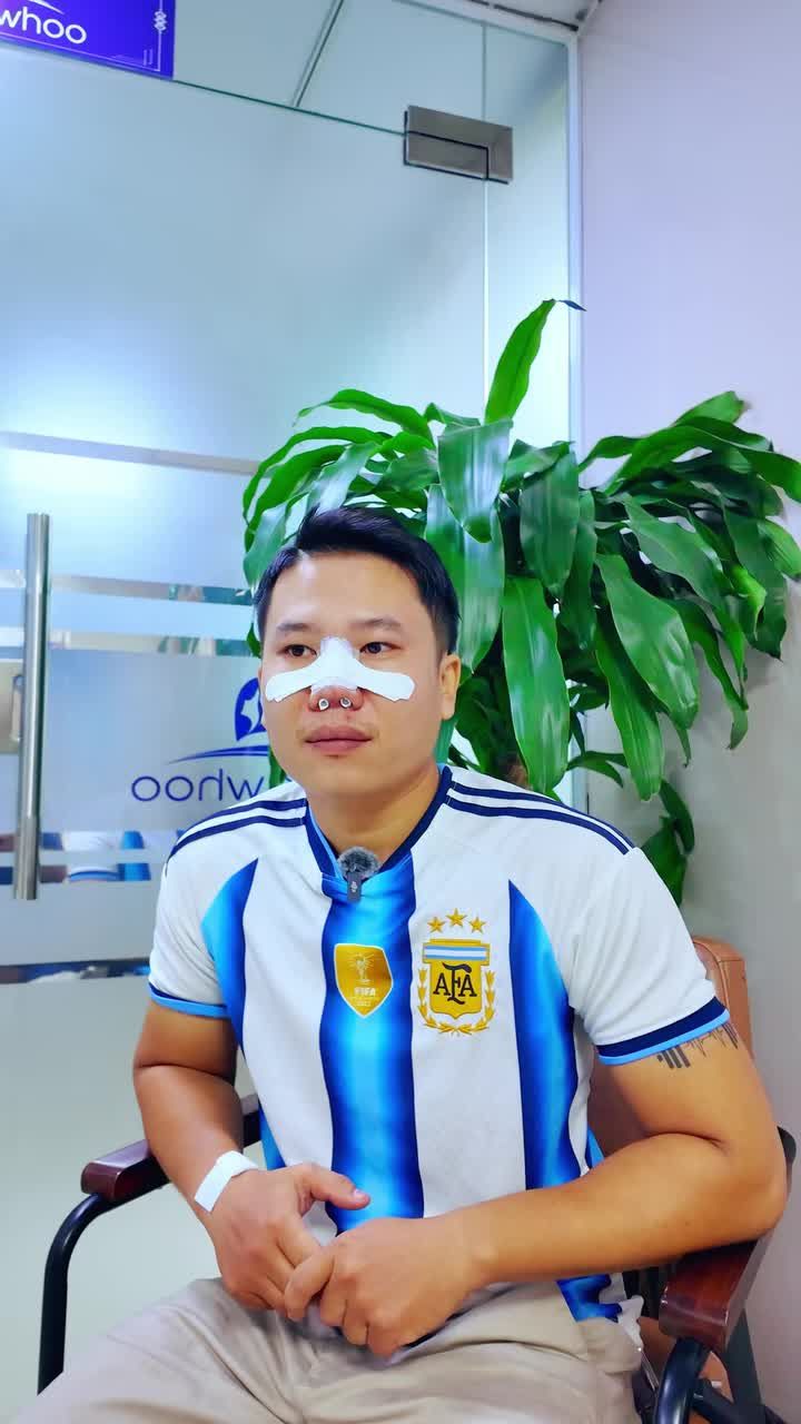 KHÁCH HÀNG NAM TỰ TIN NÂNG MŨI TÁI TẠO DIỆN MẠO CÙNG EKIP!