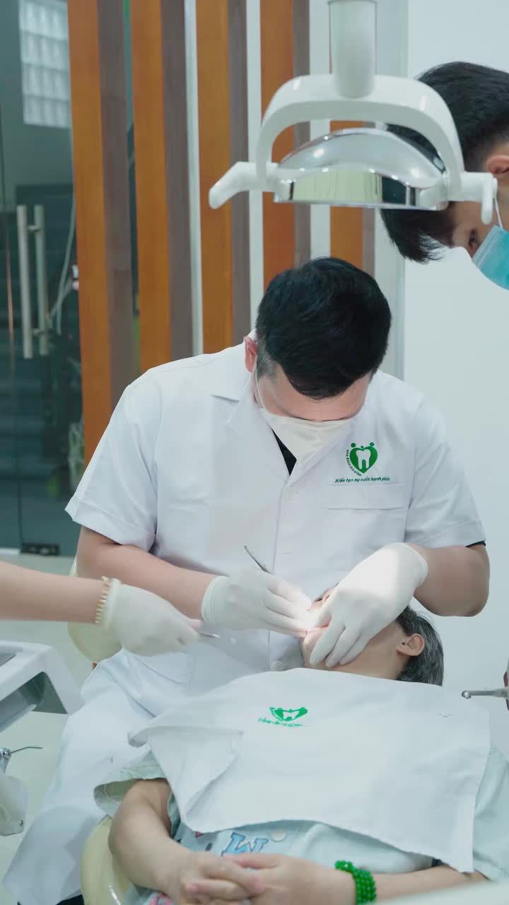 LẮP RĂNG TRÊN IMPLANT - CÔ NGA HOÀN TẤT HÀNH TRÌNH TÌM LẠI NỤ CƯỜI