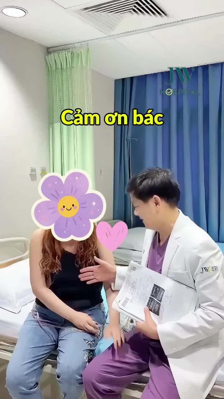 NGƯỜI PHỤ NỮ MANG 5 LÍT MỠ NHÂN TẠO NGHẸN NGÀO CẢM ƠN BÁC SĨ TÚ DUNG VÌ ĐÃ CỨU SỐNG MÌNH