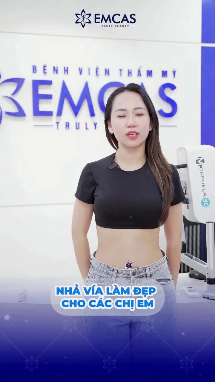 Các chị đẹp EMCAS “nhả vía” làm đẹp thành công cho hội chị em đây.