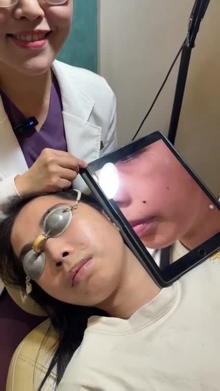 HOT: XÓA SẠCH NỐT RUỒI, nữ sinh Gen Z khoe trọn nhan sắc ĐẸP KHÔNG TÌ VẾT chỉ sau 2 buổi điều trị tại JW