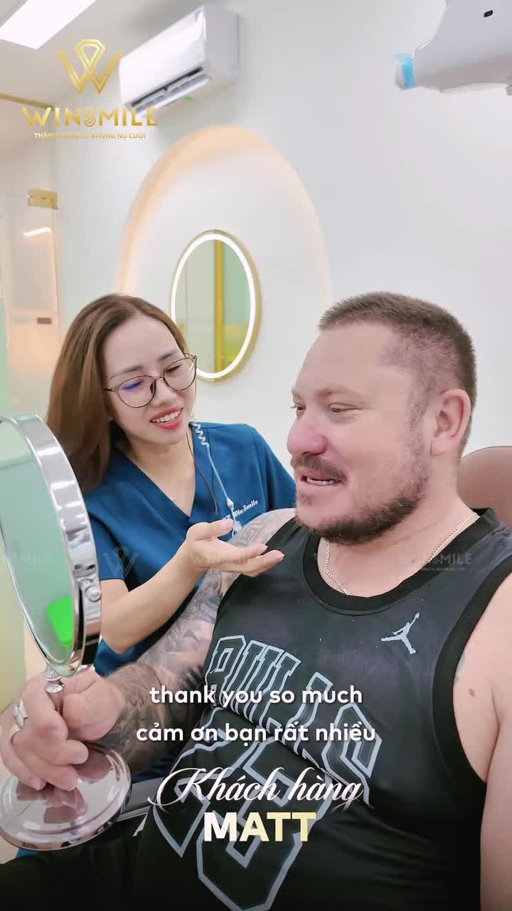 Chỉ với 4 buổi hẹn, từ lần đầu thăm khám & tư vấn đến ngày tái khám, anh Matt đã kịp hoàn thiện nụ cười mới đầy rạng rỡ, tự tin trở về quê hương với diện mạo tươi tắn và phong độ hơn.
