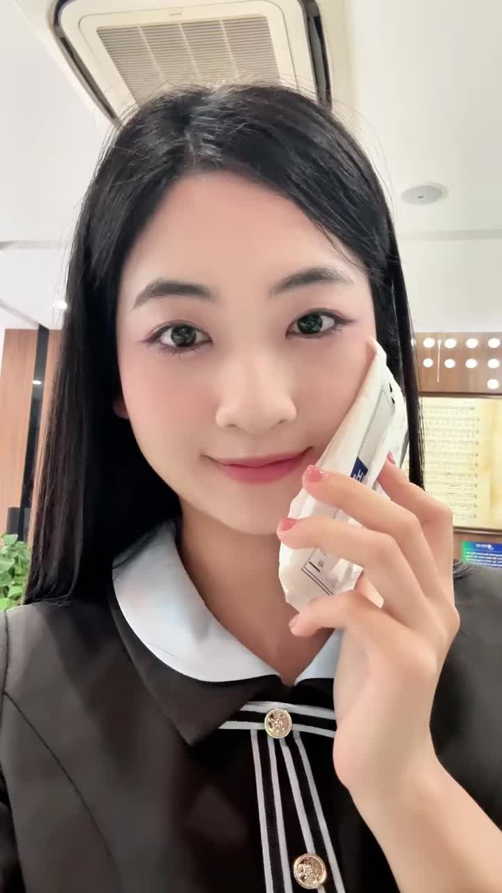 UPDATE TÌNH HÌNH SAU 24H NHỔ RĂNG KHÔN CỦA DIỄN VIÊN LINH CHI