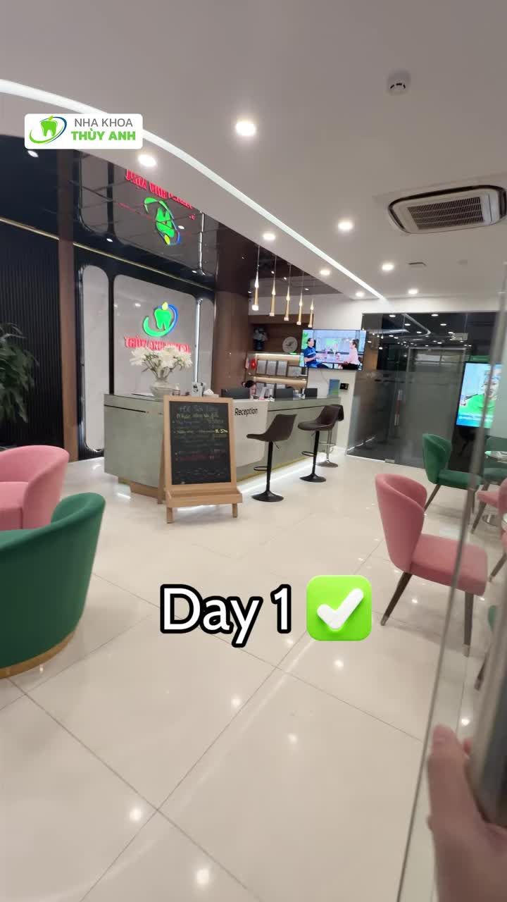 POV: Bạn nhận bộ khay Invisalign đầu tiên — và hành trình nụ cười mới chính thức bắt đầu tại Việt Nam