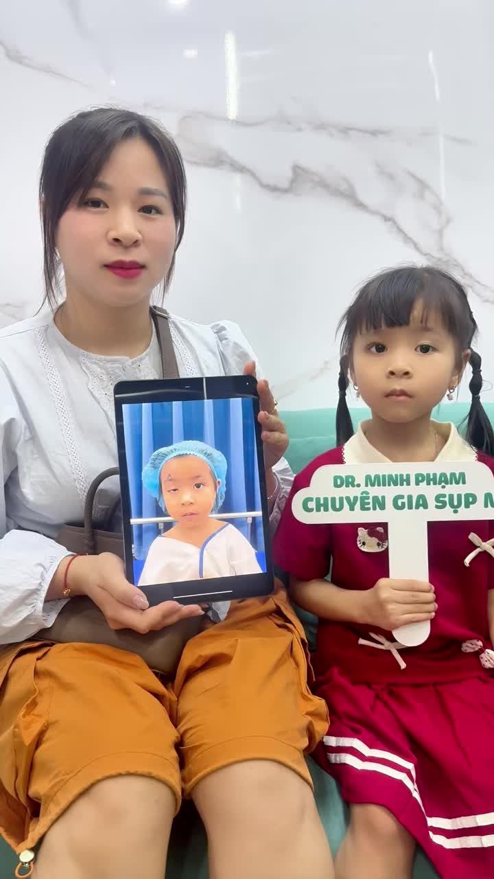 Hành trình điều trị sụp mi của con không chỉ là câu chuyện về sự thay đổi của đôi mắt, mà còn là hành trình tìm lại sự tự tin cho bé trong cuộc sống.