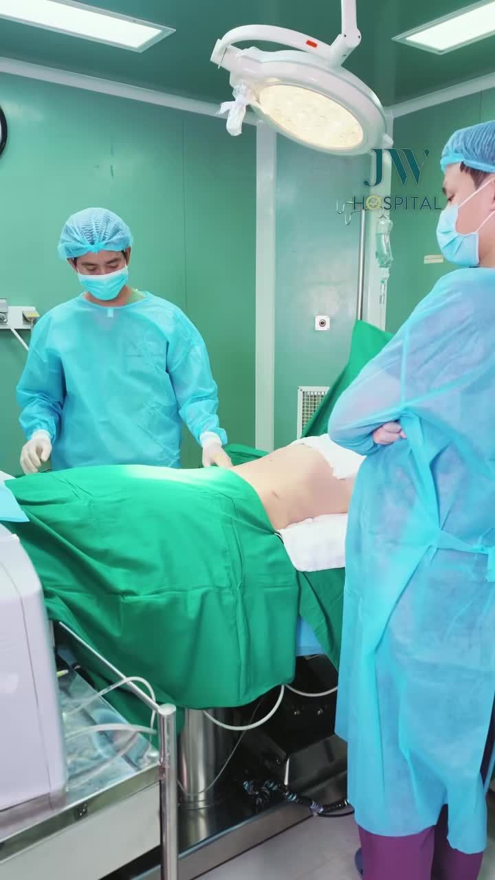 BÁC SĨ TÚ DUNG TIẾT LỘ CÔNG NGHỆ J PLASMA NHẸ NHÀNG, AN TOÀN GIÚP VÒNG 2 SỒ SỀ HOÁ EO CON KIẾN