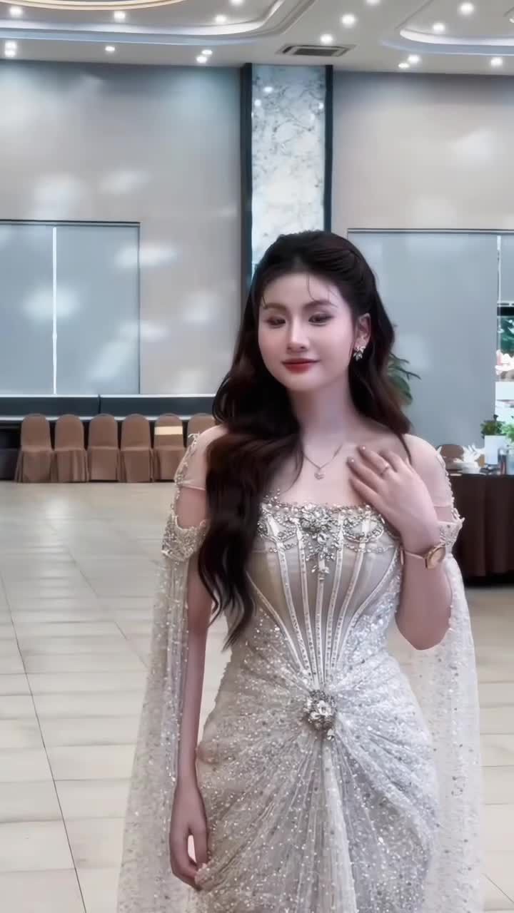 Từ một dáng mũi nguyên bản với sống mũi thấp, cánh mũi hơi to và đầu mũi hếch, chị đẹp Thùy Dương chỉ mong muốn một thay đổi vừa đủ: sống mũi cao tự nhiên, đầu mũi bay và hài hòa hơn với gương mặt.