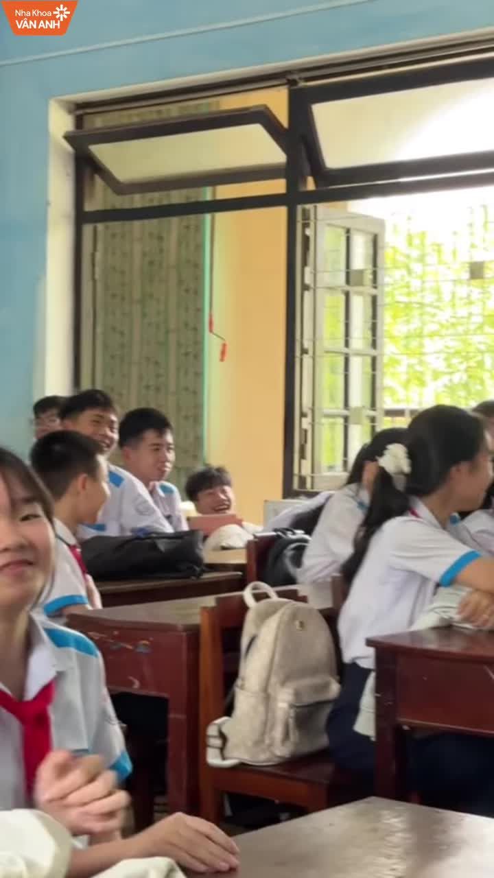 Có 1 thứ bạn không muốn mang theo vào năm học mới - Đó là sự tự ti mỗi khi cười