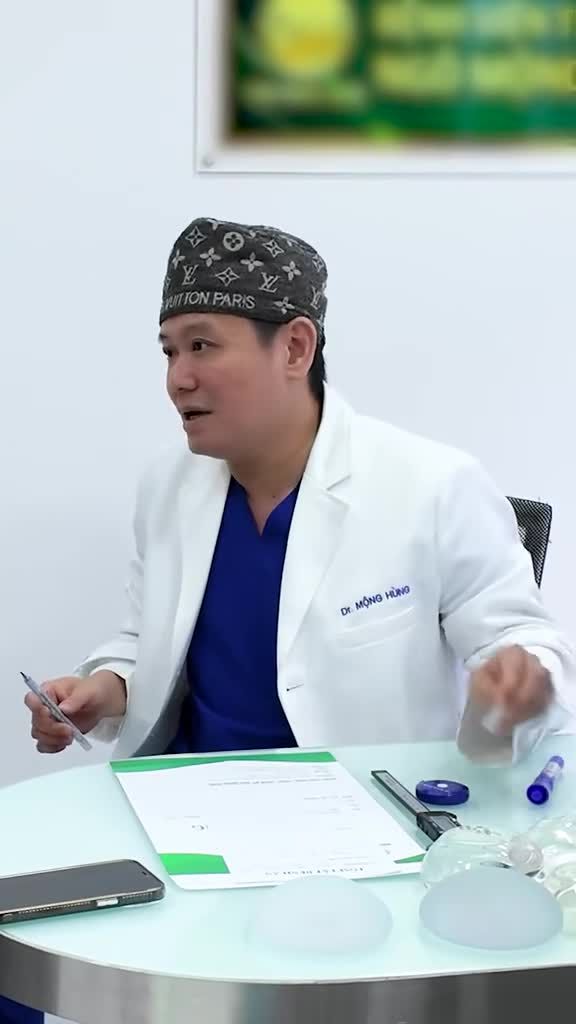Dáng người nhỏ nhắn, thiếu thể tích V1 thì nên chọn size nào để không lộ viền túi?
