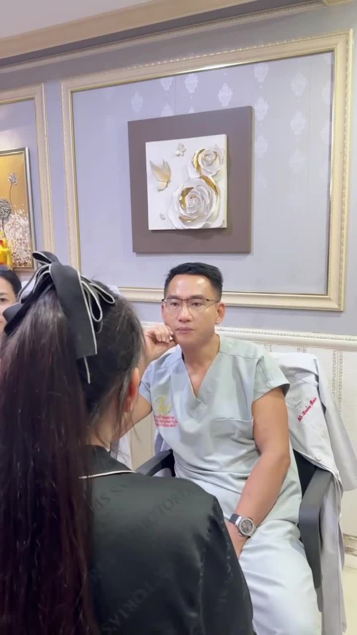 MẶT BẦU BĨNH, NẶNG NỀ: CHỌN HÚT MỠ HAY CĂNG DA?
